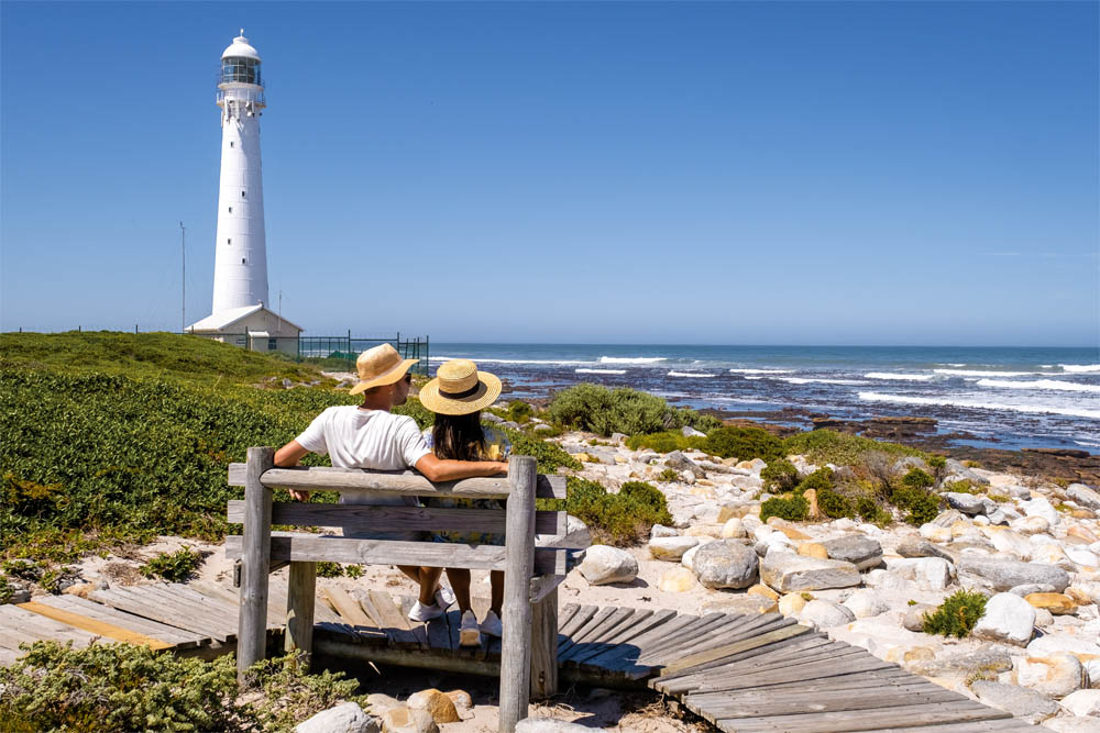 Paar genießt Sonnenschein in Südafrika